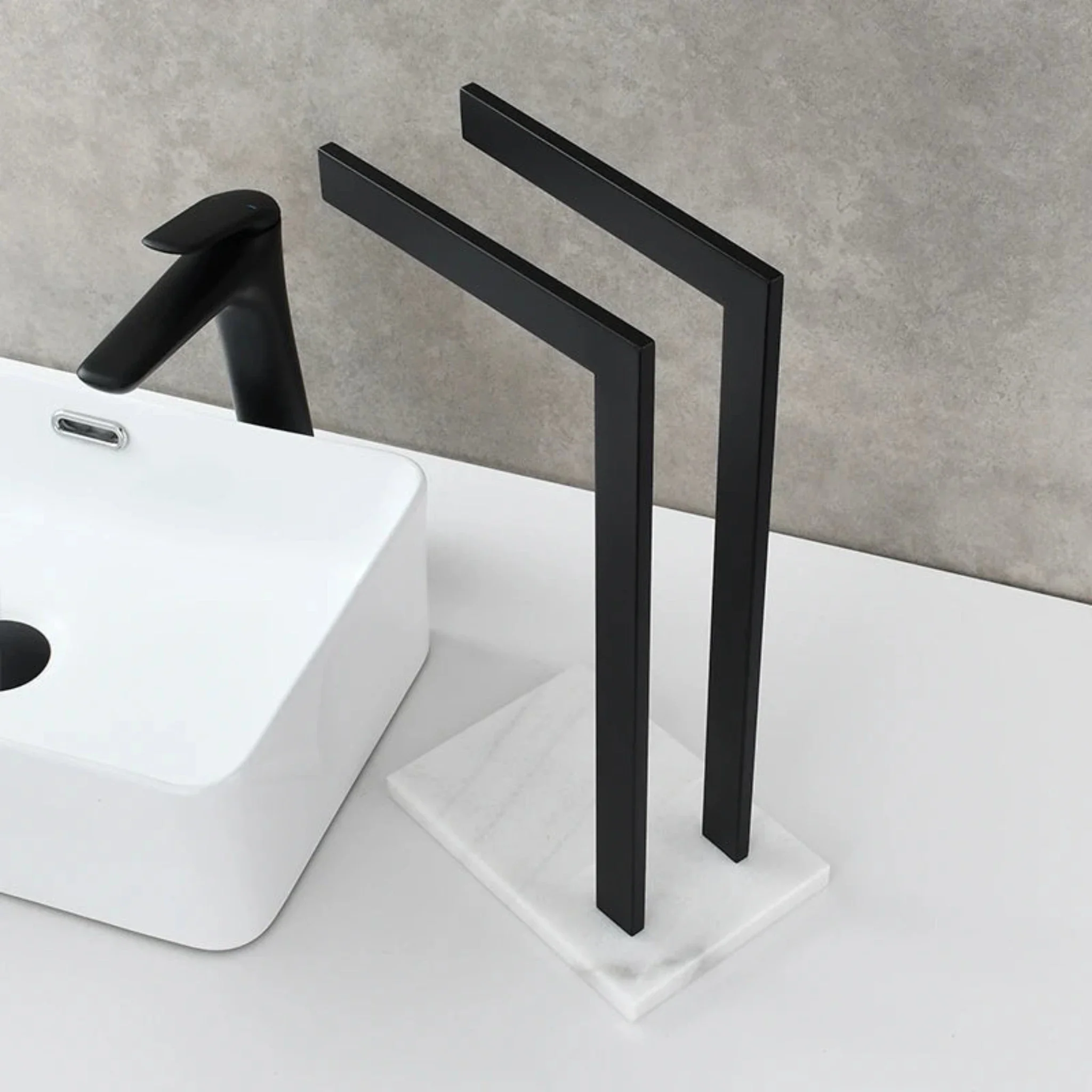 Giovanni Towel Holder