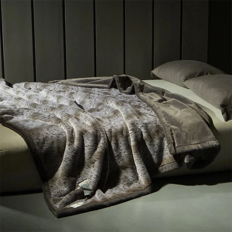 Lucia Fur Blanket - Image 9