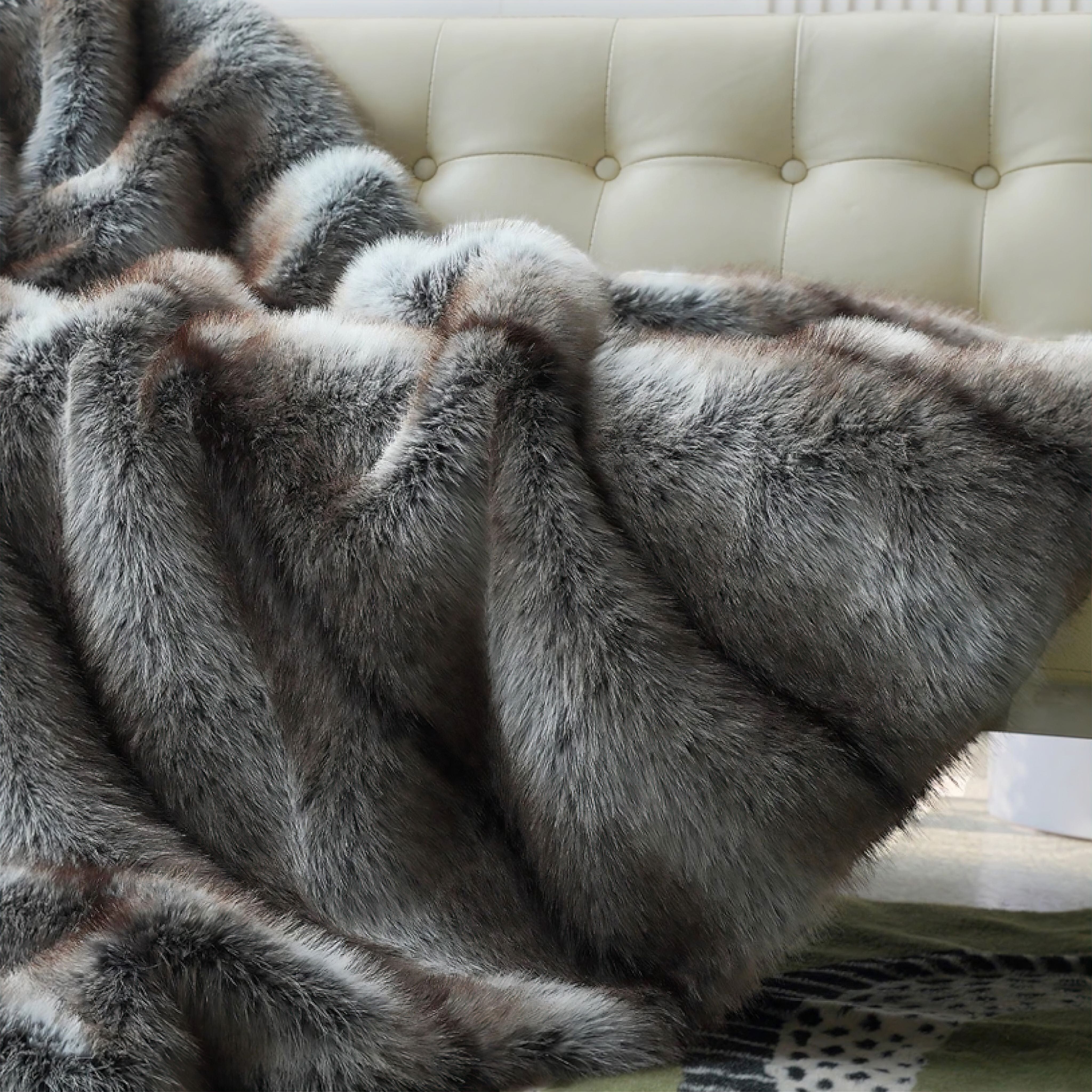 Maximilian Fur Blanket - Image 9