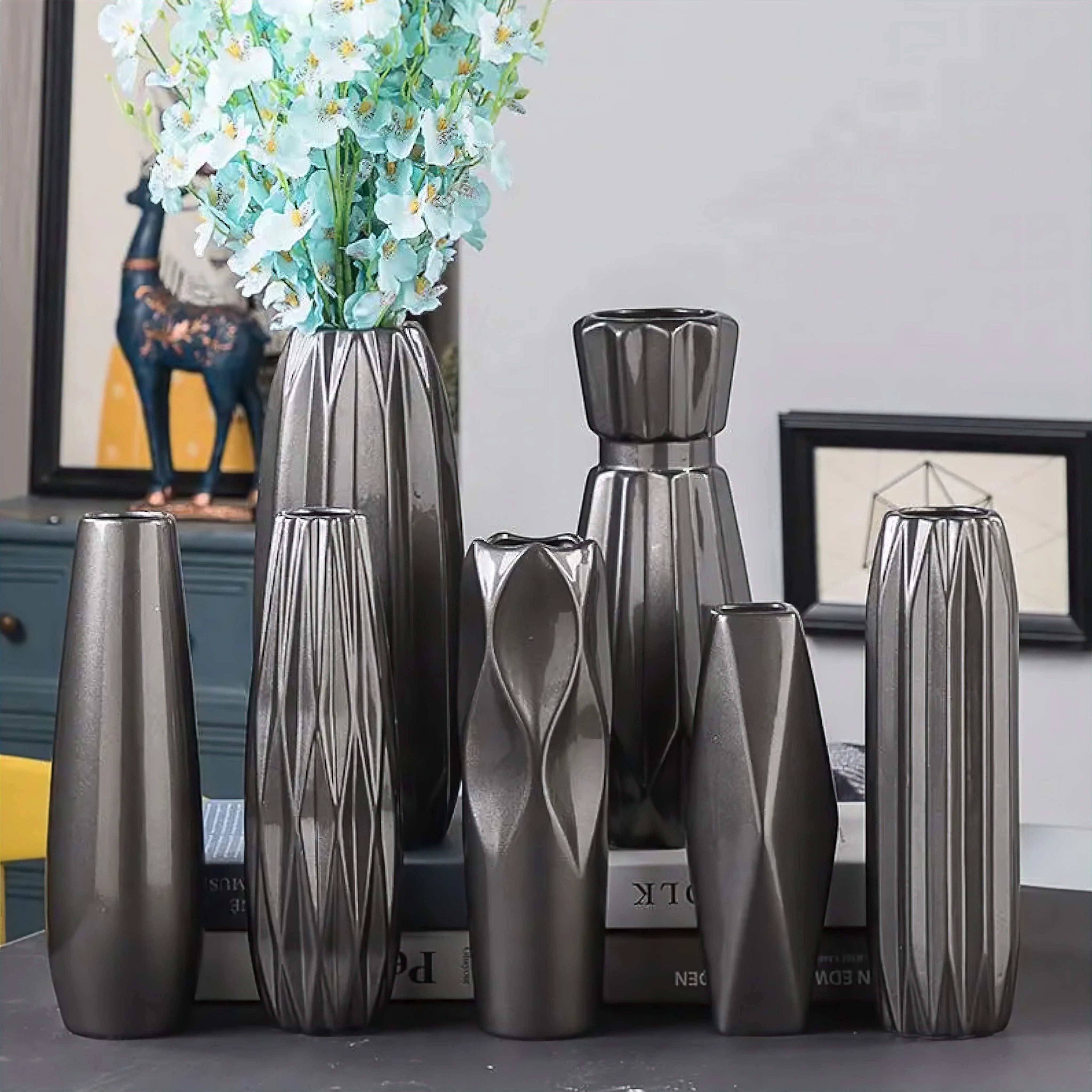 Noir Elegance Vase - Image 3
