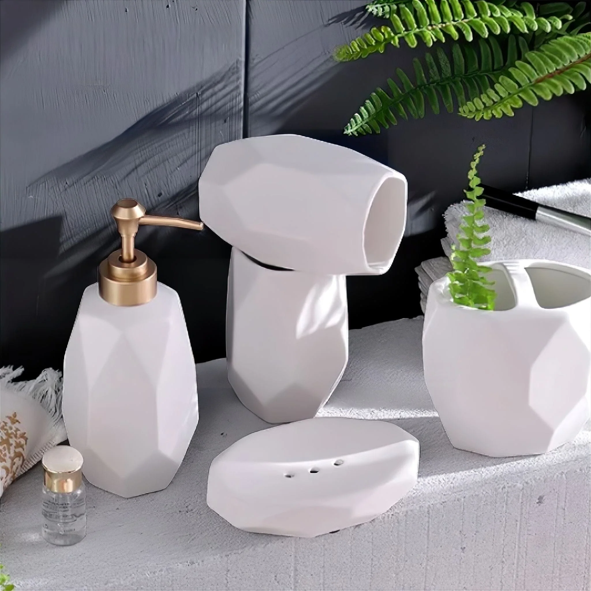 Vittoria Bathroom Accessories Set - Image 2