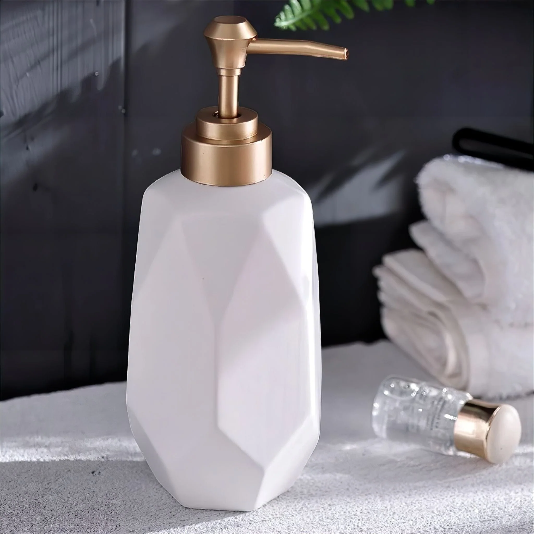 Vittoria Bathroom Accessories Set - Image 7